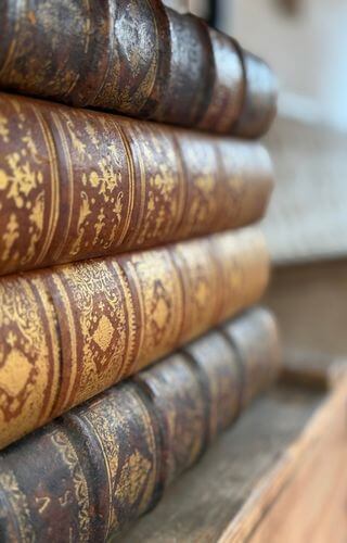 Detailfotografie Bücherstabel Knittelsheimer Mühle ©CR Interior Art Detailfotografie Bücherstabel Knittelsheimer Mühle ©CR Interior Art