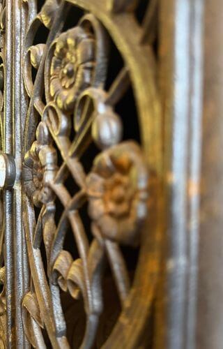Detail eines schmiedeeisernen Ofens Altes Sägewerk Mittelmühle Bellheim ©Christina Rasimus Detail eines schmiedeeisernen Ofens Altes Sägewerk Mittelmühle Bellheim ©Christina Rasimus
