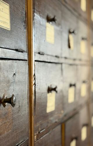 Detail eines historischen Schrankes Altes Sägewerk Mittelmühle Bellheim ©Christina Rasimus Detail eines historischen Schrankes Altes Sägewerk Mittelmühle Bellheim ©Christina Rasimus