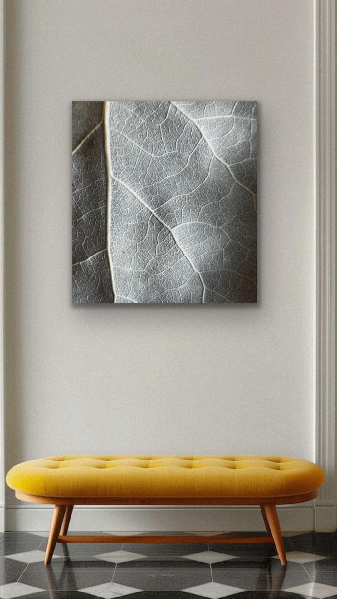 Graues Laub | Detailfotografie von CR Interior Art über einem senfgelbem Sitzmöbel