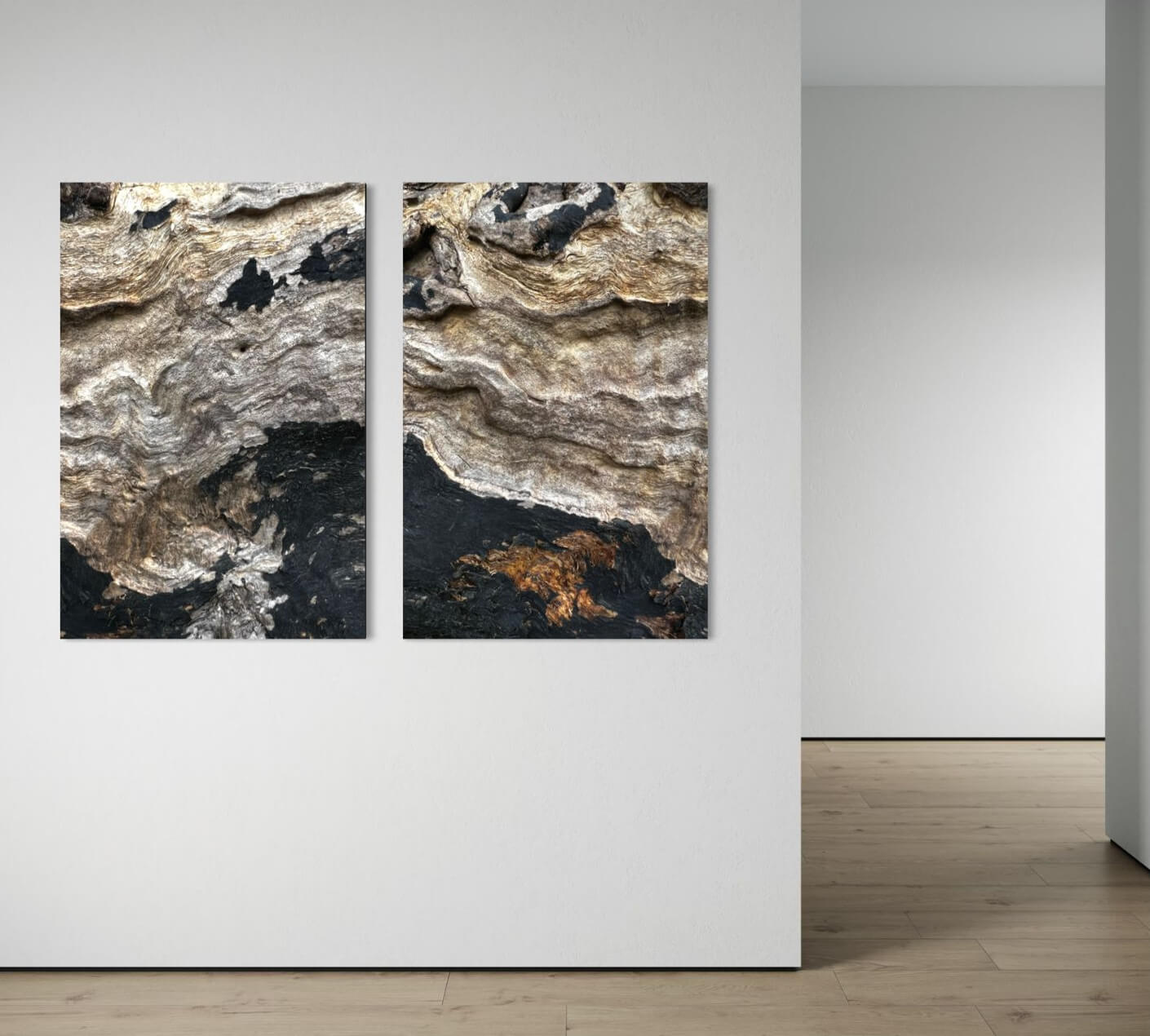 Detailfotografien von Holzmaserung an weißer Wand