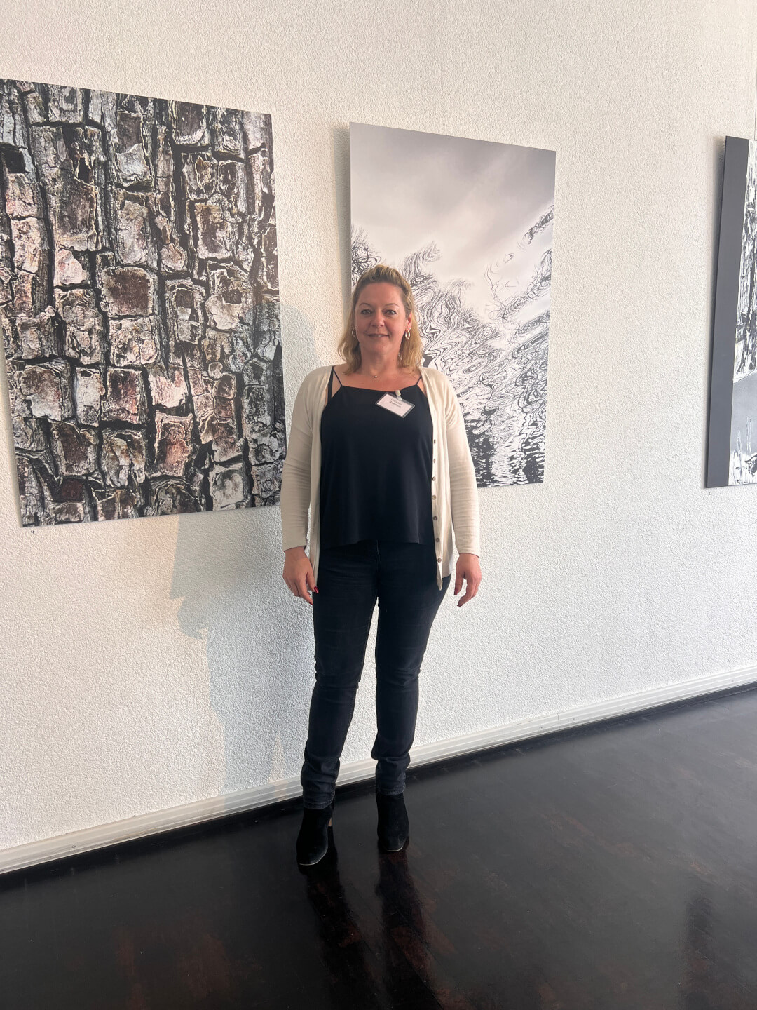 Mitgliederausstellung des Kunstvereins Wörth 2024 Bild 4 Christina Rasimus bei der Mitgliederausstellung des Kunstvereins Wörth 2024