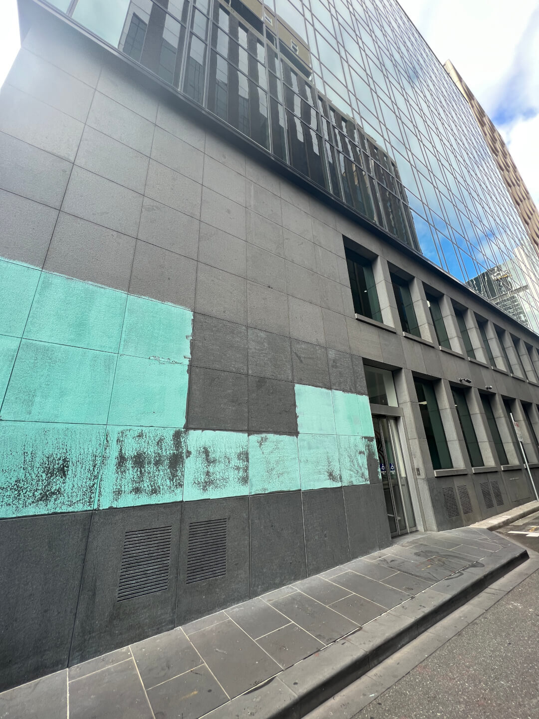 Melbourne Wall Vollansicht Ansicht einer in türkiser Farbe bemalten Wand in Melbourne