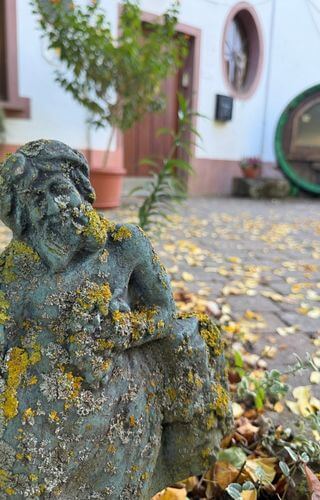Steinfigur Knittelsheimer Mühle ©Christina Rasimus Steinfigur Knittelsheimer Mühle ©Christina Rasimus